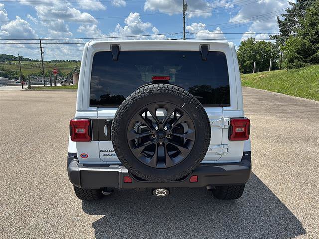 Used 2025 Jeep Wrangler Unlimited Sahara AWD/4WD image 3