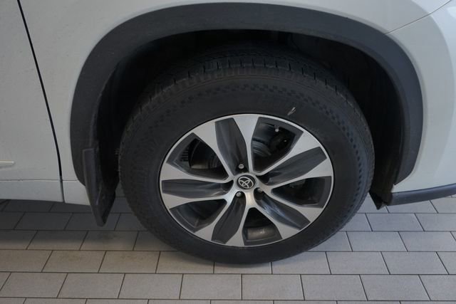 Used 2021 Toyota Highlander XLE AWD/4WD image 15