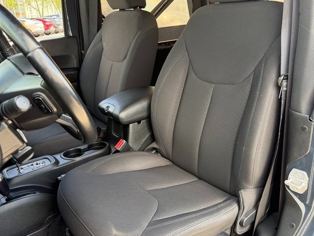 Used 2017 Jeep Wrangler Sport AWD/4WD image 7