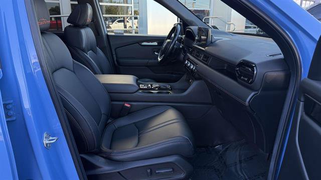 Used 2025 Honda Pilot TrailSport image 22