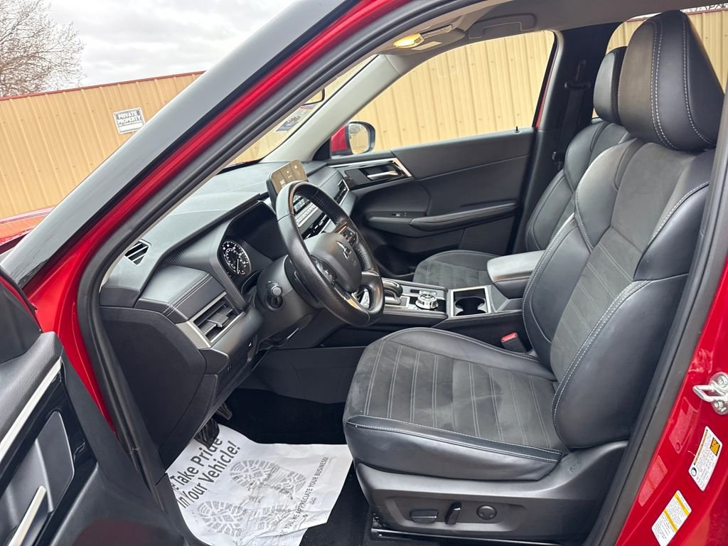 Used 2024 Mitsubishi Outlander SE image 11