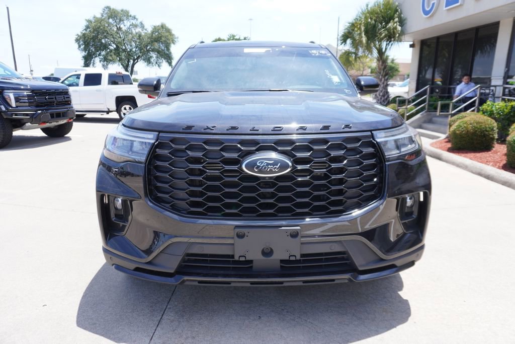 Certified 2025 Ford Explorer ST-Line AWD/4WD image 2