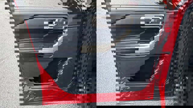 Certified 2022 Ford Explorer XLT w/ Equipment Group 202A image 10