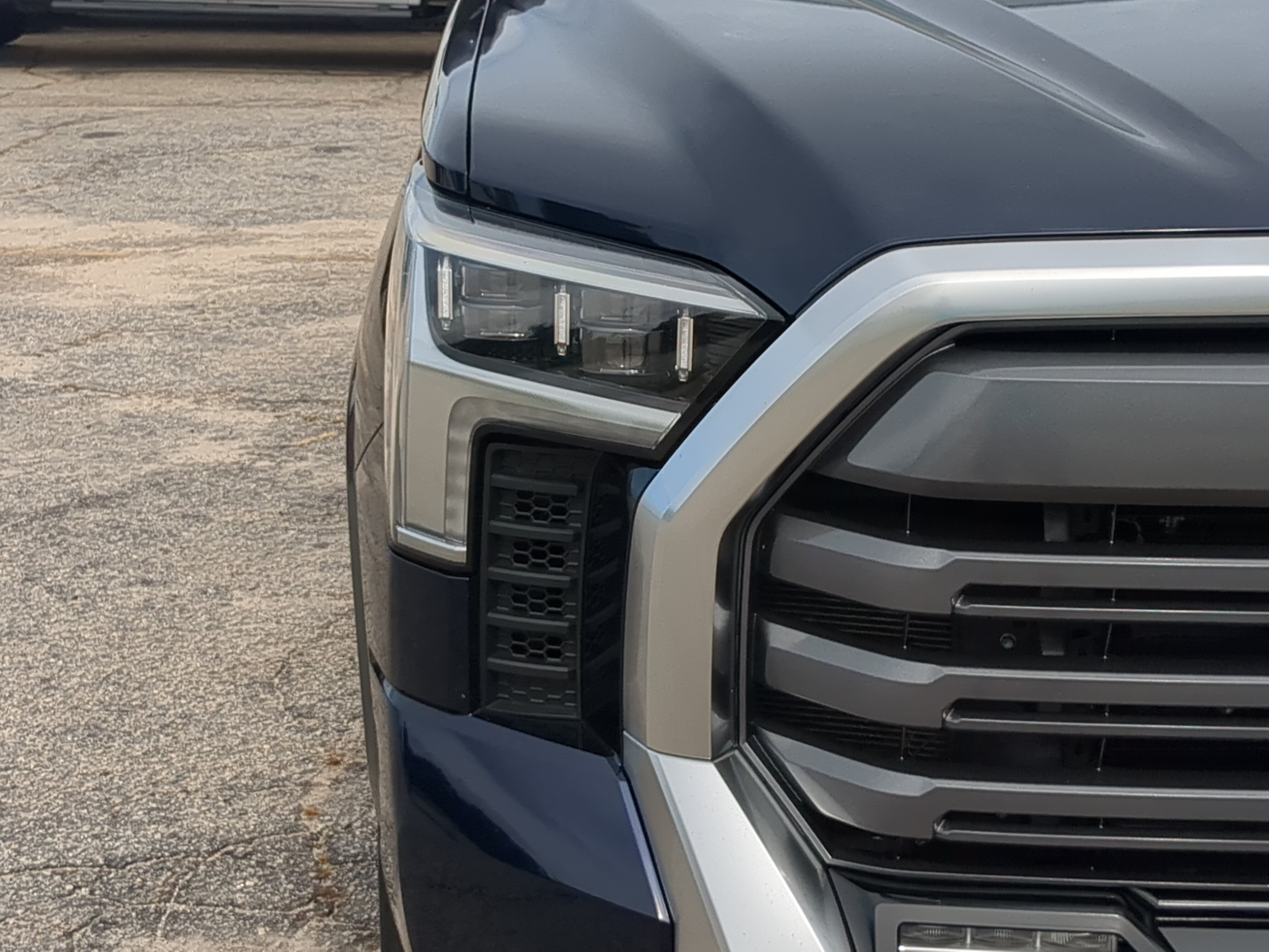 Used 2022 Toyota Tundra Limited RWD image 8