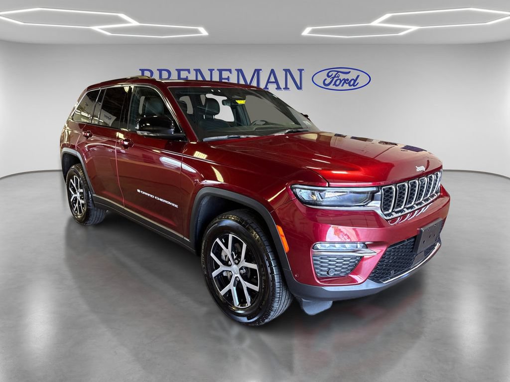 Used 2025 Jeep Grand Cherokee Limited AWD/4WD image 3