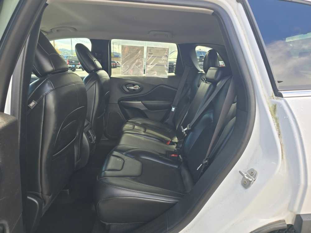 Used 2020 Jeep Cherokee Latitude Plus AWD/4WD image 16