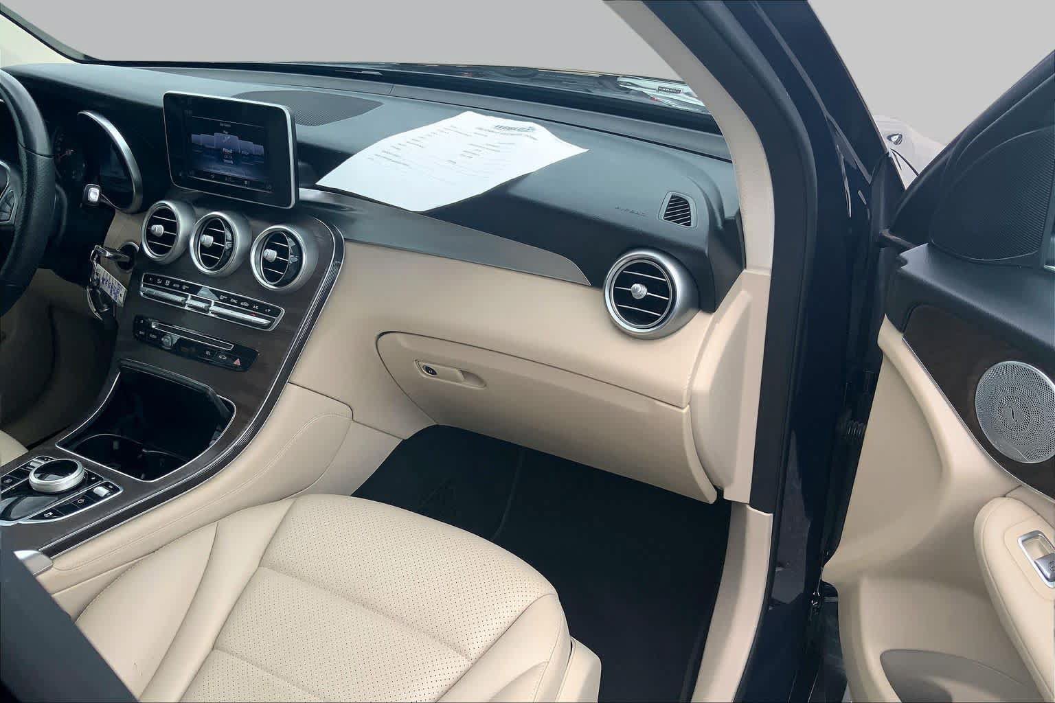 Used 2019 Mercedes-Benz GLC 300 4MATIC image 18