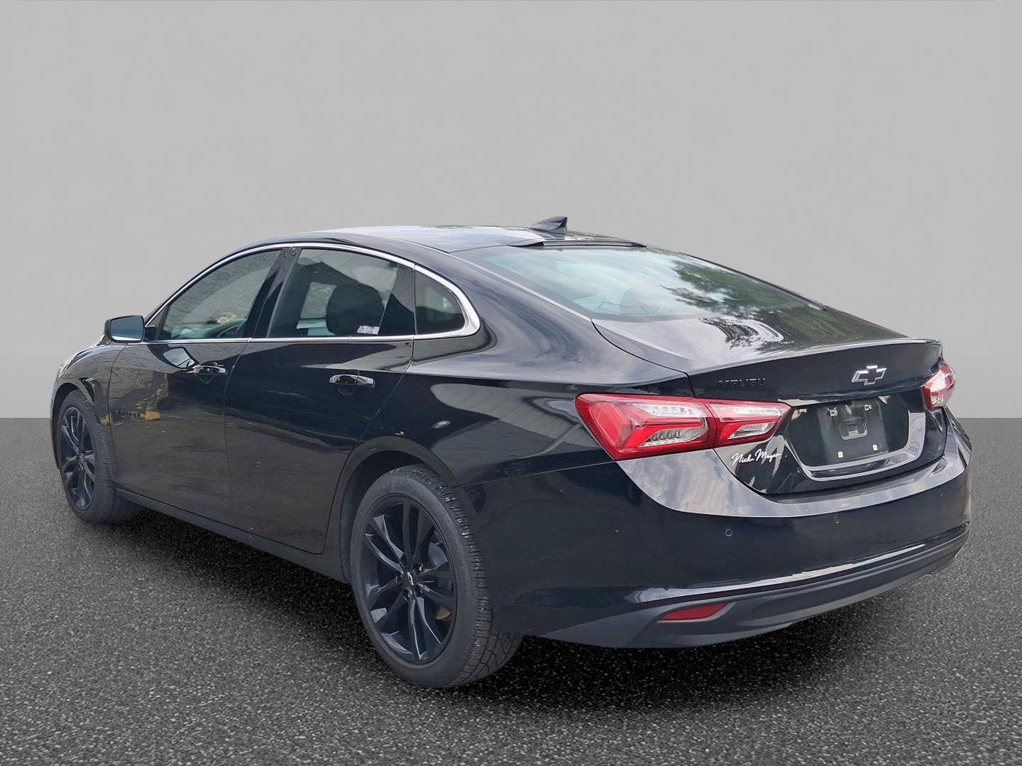 Used 2025 Chevrolet Malibu LT w/ Midnight Edition FWD image 2