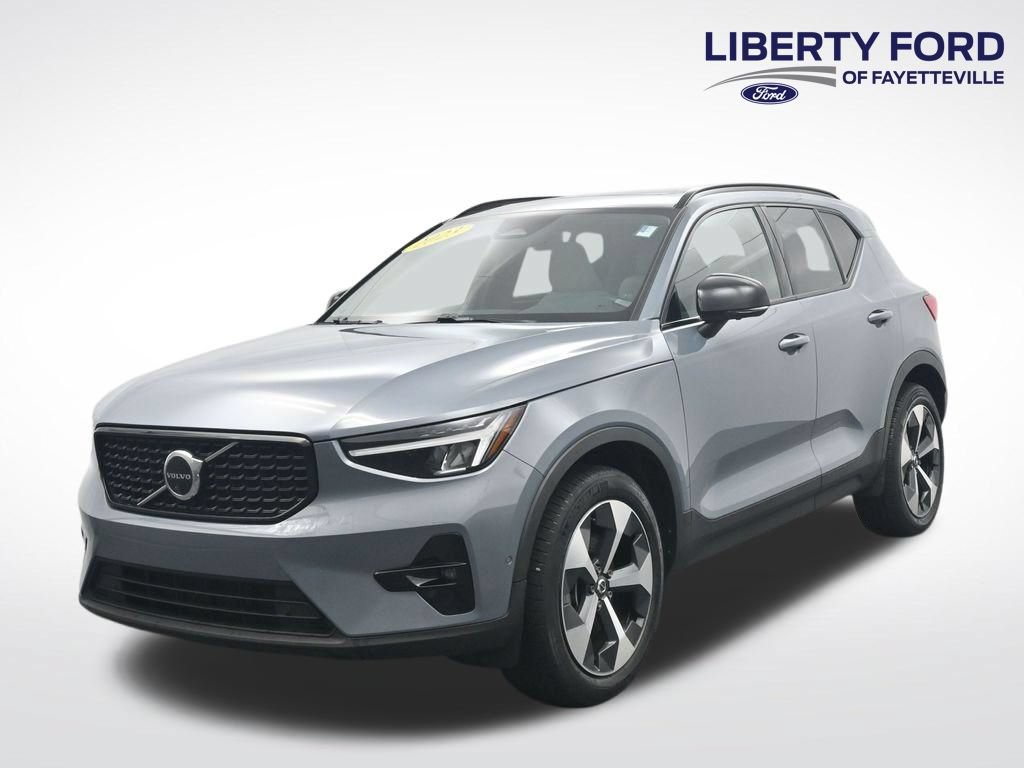 Used 2023 Volvo XC40 B4 Ultimate