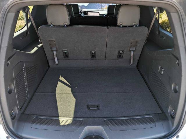 Used 2025 Chevrolet Suburban LT AWD/4WD image 24