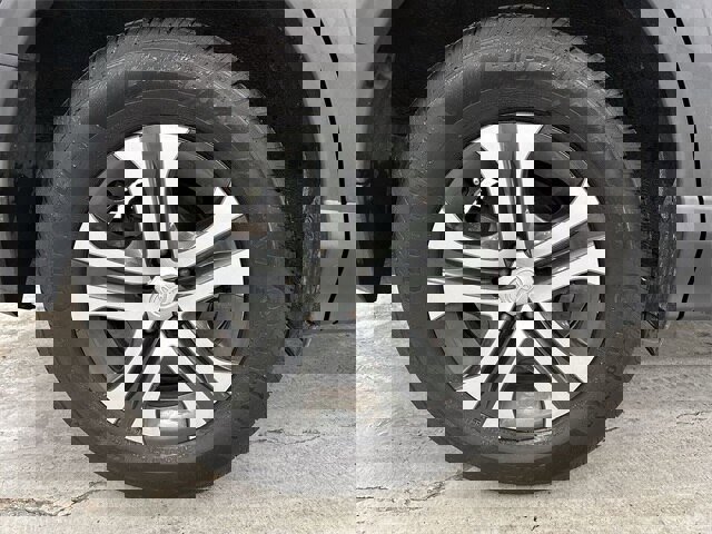 Used 2018 Toyota RAV4 LE image 2