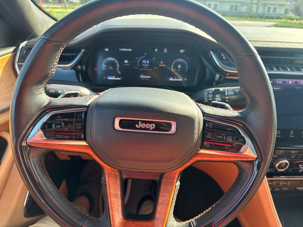 Used 2023 Jeep Grand Cherokee Summit AWD/4WD image 20