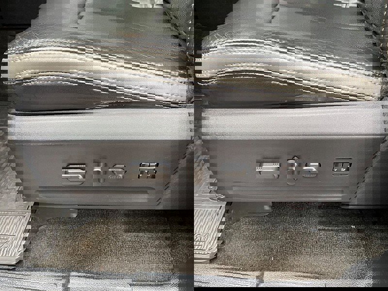 Certified 2017 Ford Expedition EL Platinum image 30