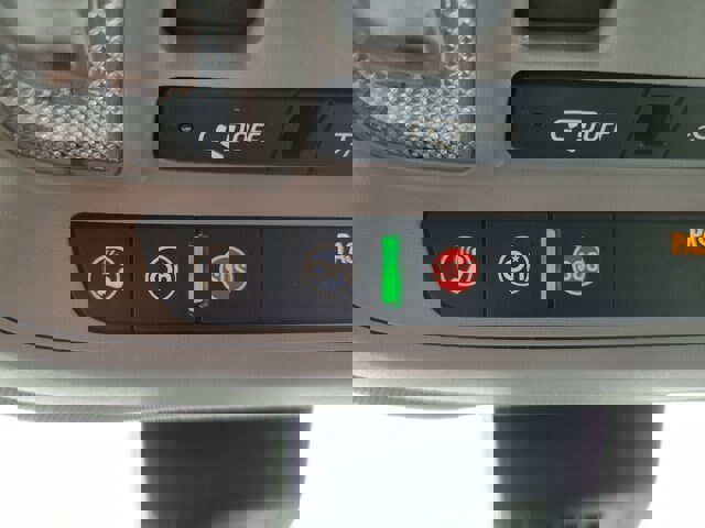 Used 2022 GMC Terrain SLE w/ Driver Convenience Package image 17