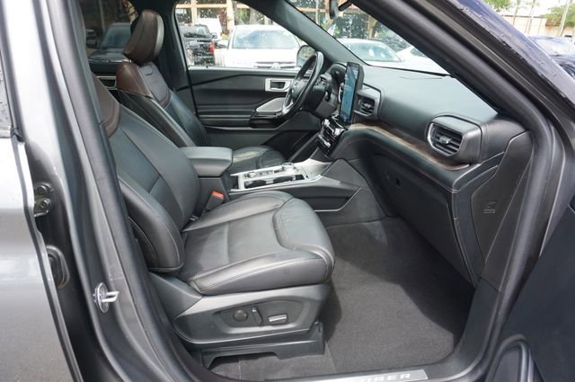Certified 2023 Ford Explorer Platinum w/ Technology Package AWD/4WD image 8