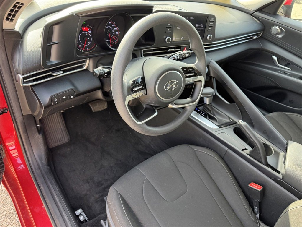 Used 2022 Hyundai Elantra SEL image 9