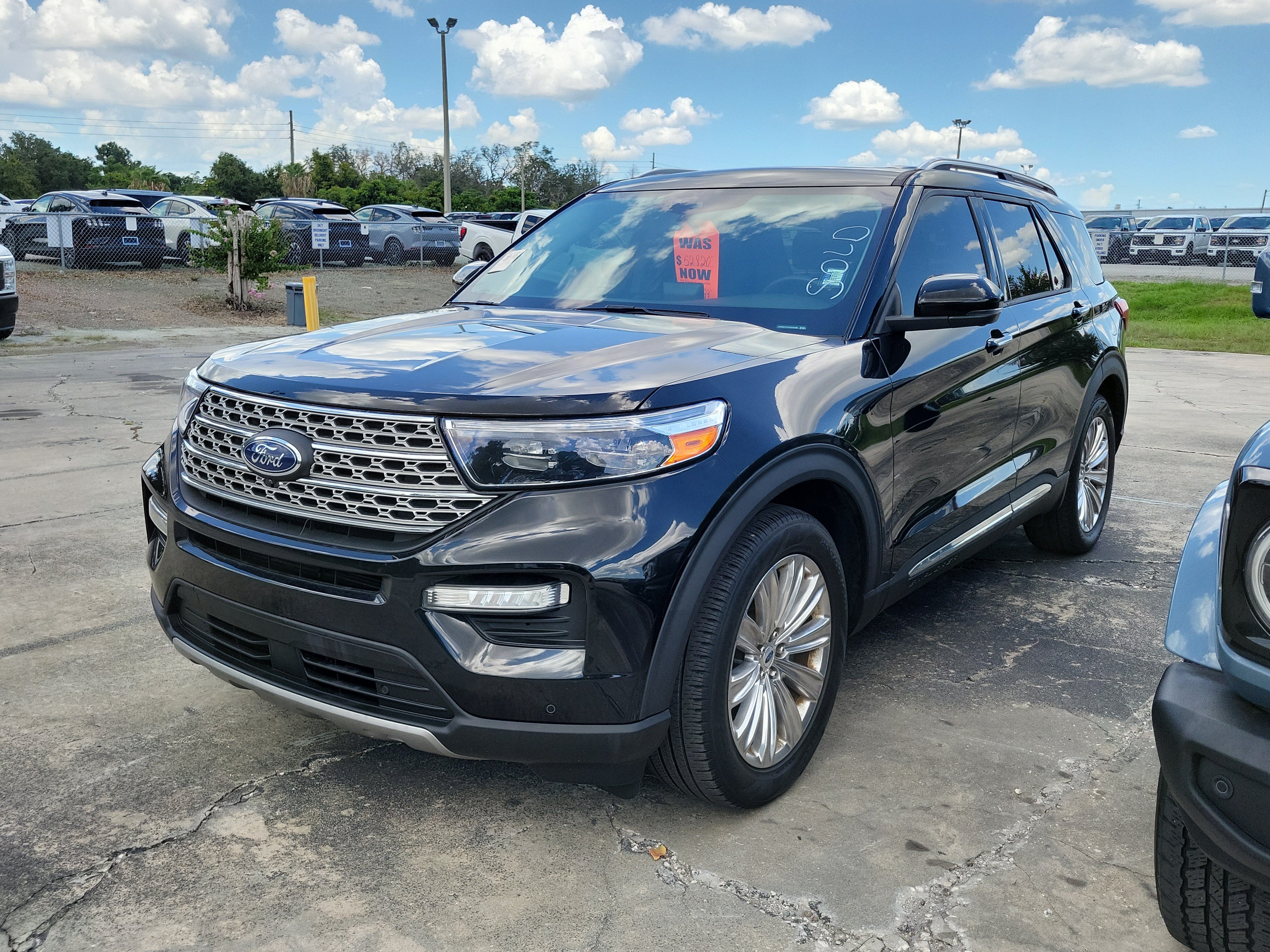 Certified 2023 Ford Explorer Limited w/ Limited Technology Package RWD image 3