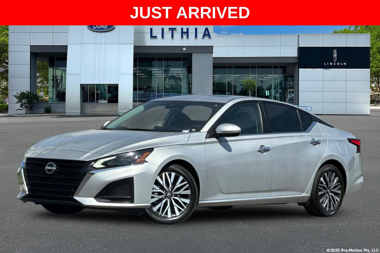Used 2023 Nissan Altima 2.5 SV w/ SV Premium Package