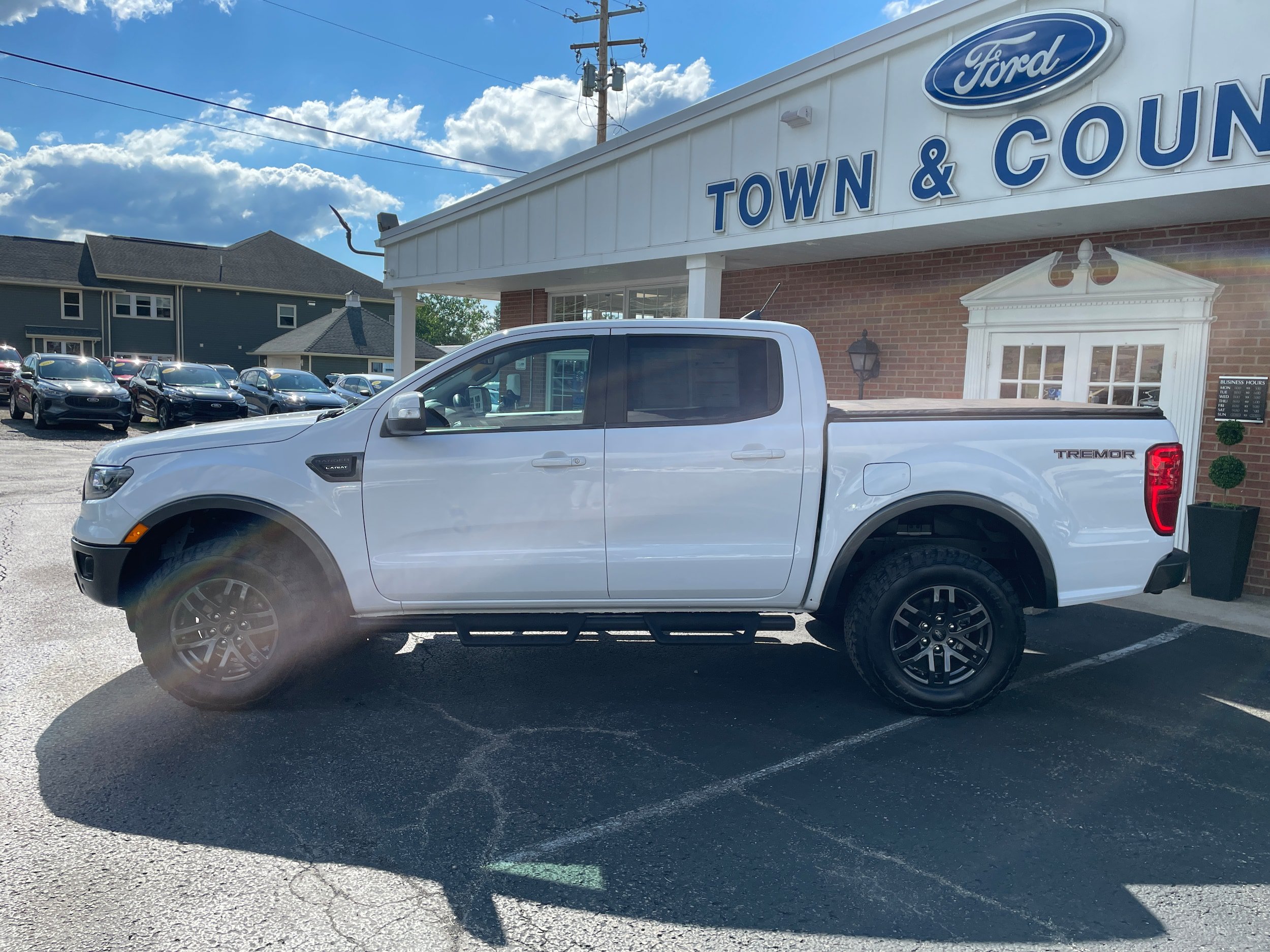 Certified 2023 Ford Ranger Lariat w/ Tremor Off-Road Package AWD/4WD image 9
