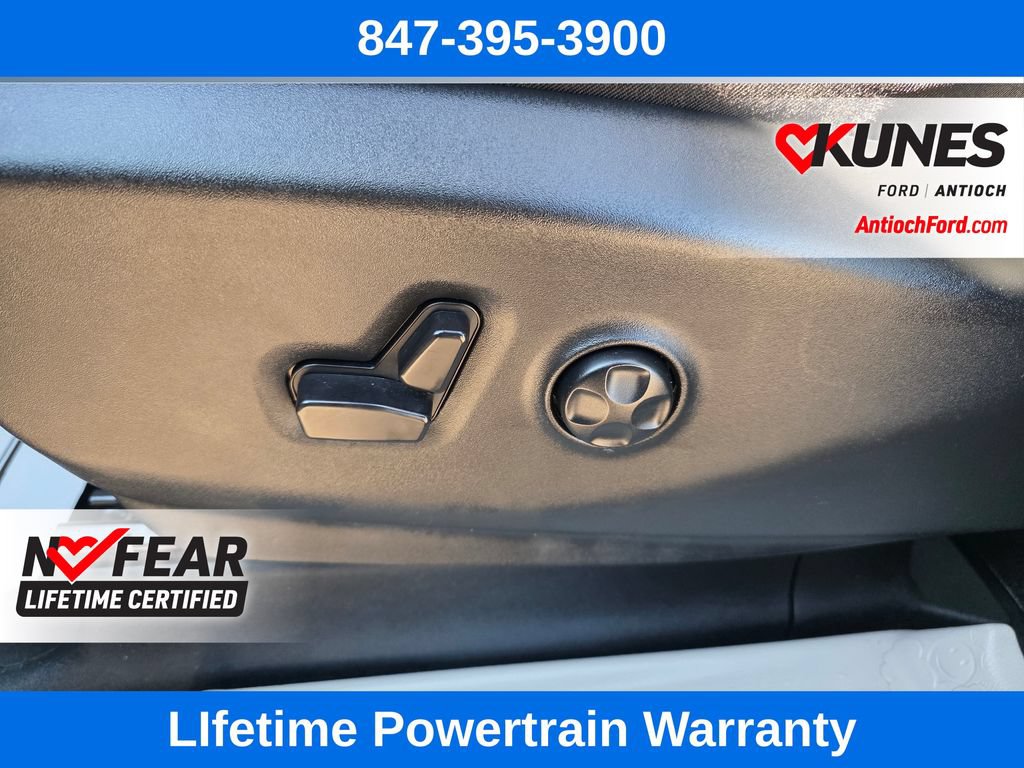 Used 2024 Chrysler Pacifica Touring-L FWD image 18