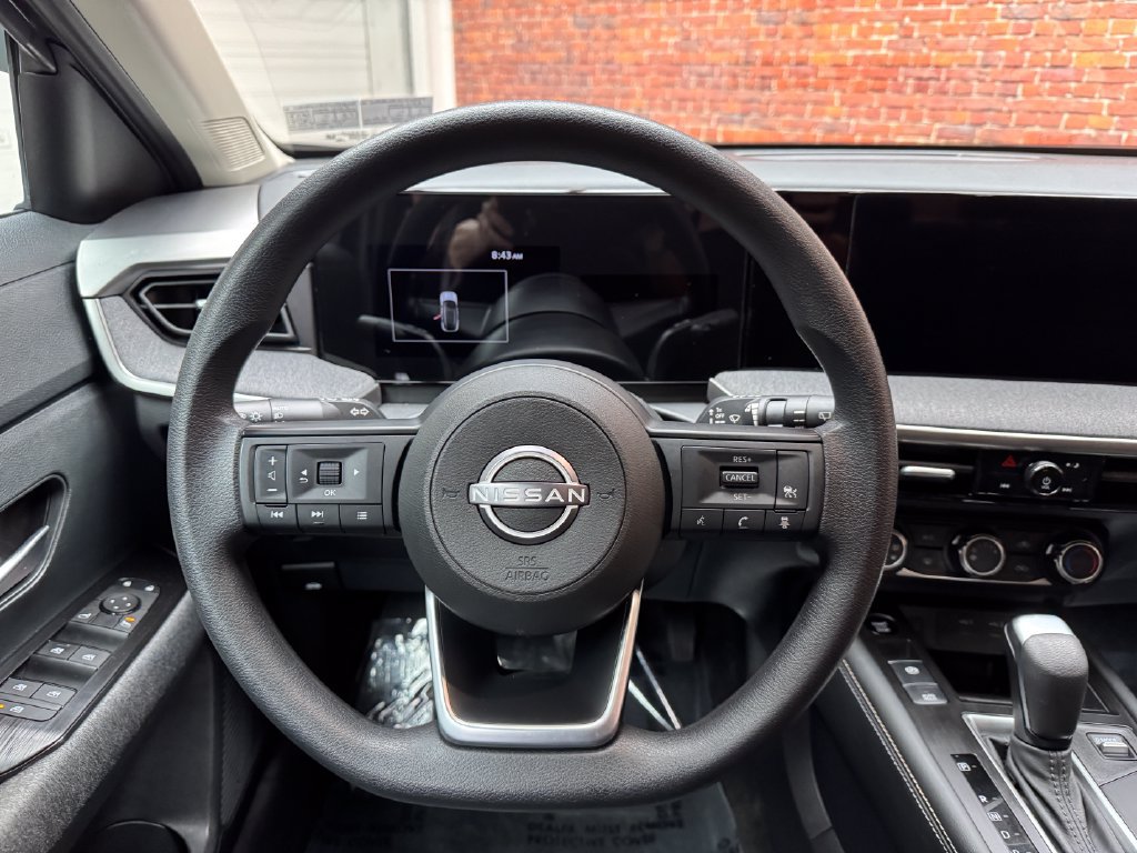 Used 2025 Nissan Kicks SV AWD/4WD image 12