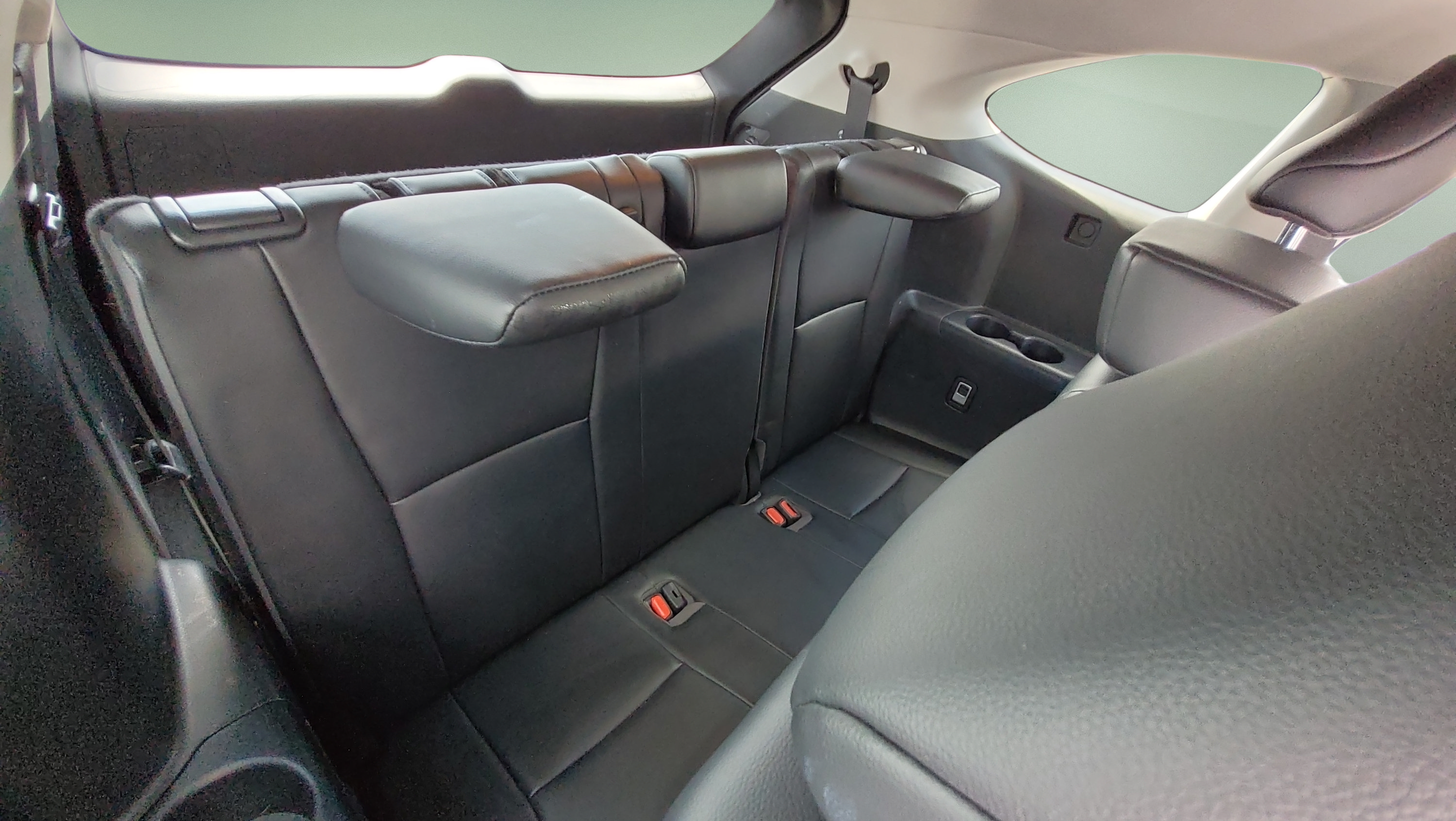 Used 2023 Toyota Highlander XLE AWD/4WD image 17