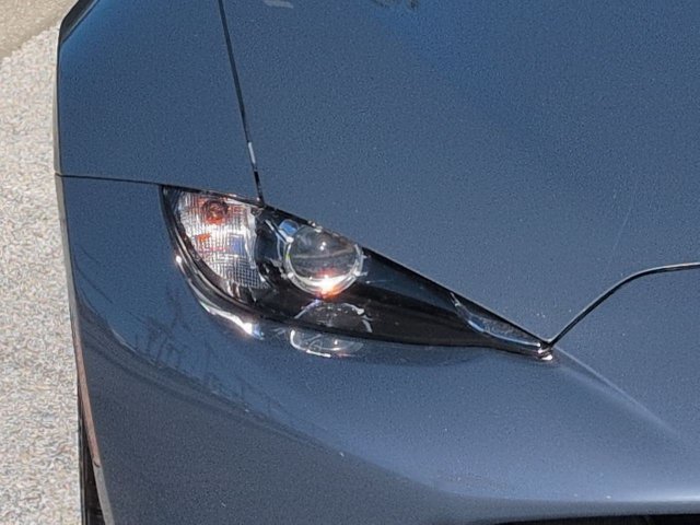 Used 2021 MAZDA MX-5 Miata RF Grand Touring RWD image 8