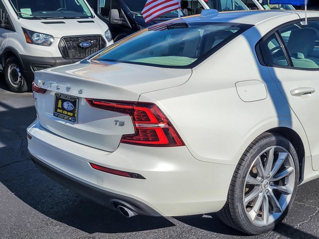 Used 2021 Volvo S60 T5 Momentum image 5