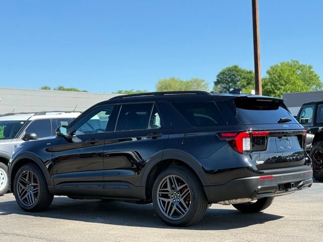 Certified 2025 Ford Explorer ST-Line w/ ST-Line Street Pack AWD/4WD image 45