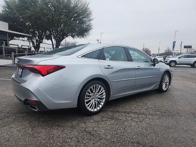 Used 2020 Toyota Avalon Limited image 3