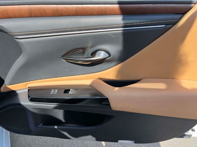 Used 2024 Lexus ES 350 w/ Premium Package FWD image 21