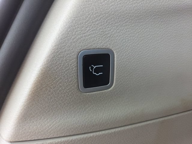 Used 2023 Chrysler Pacifica Touring-L FWD image 24