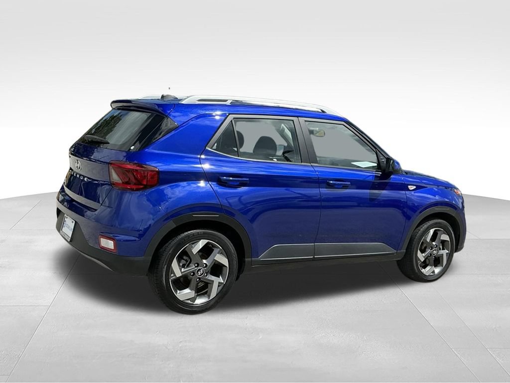 Used 2025 Hyundai Venue SEL FWD image 8