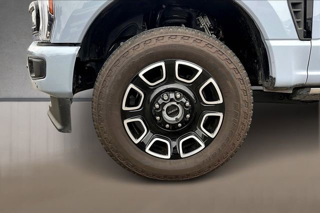 Certified 2025 Ford F250 Platinum w/ FX4 Off-Road Package image 8
