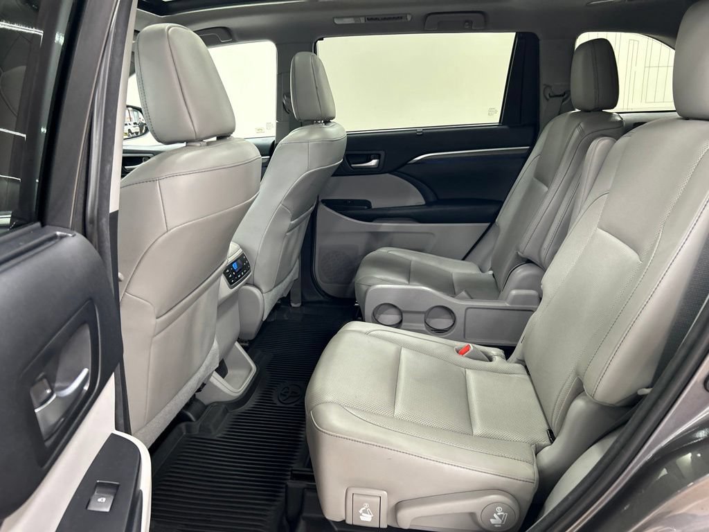 Used 2018 Toyota Highlander Limited Platinum AWD/4WD image 26