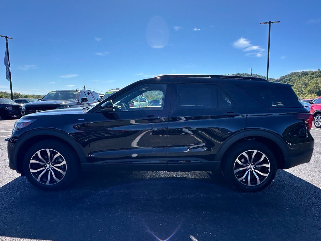 Certified 2026 Ford Explorer ST-Line AWD/4WD image 2