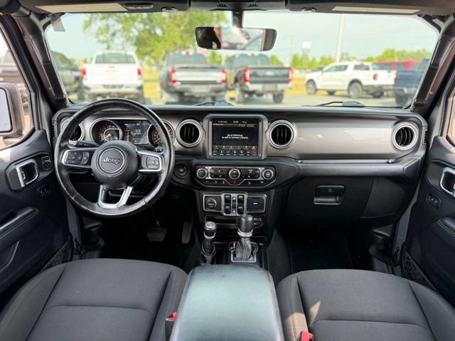 Used 2018 Jeep Wrangler Unlimited Sahara w/ Dual Top Group AWD/4WD image 2