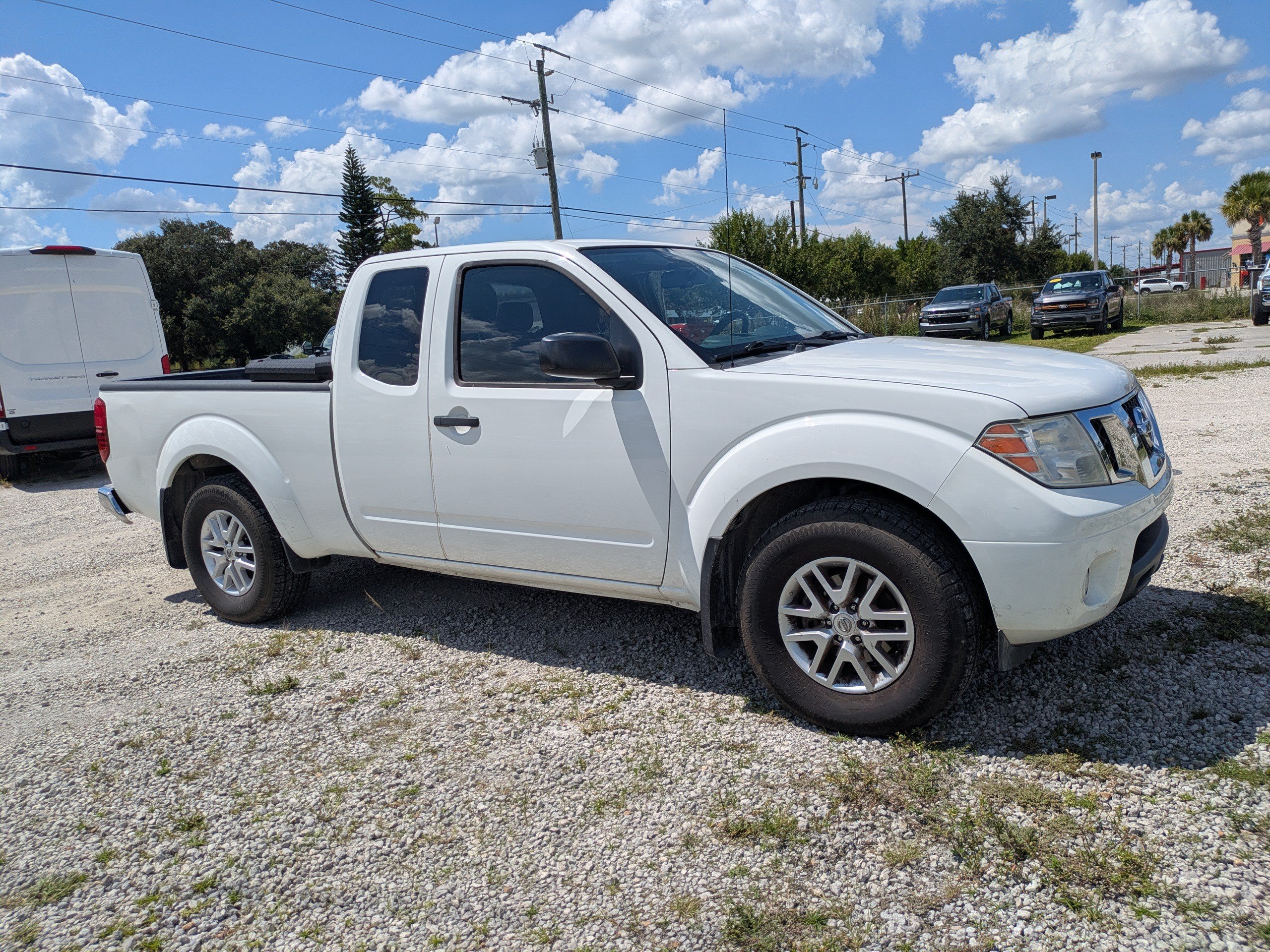 Used 2020 Nissan Frontier SV RWD image 2
