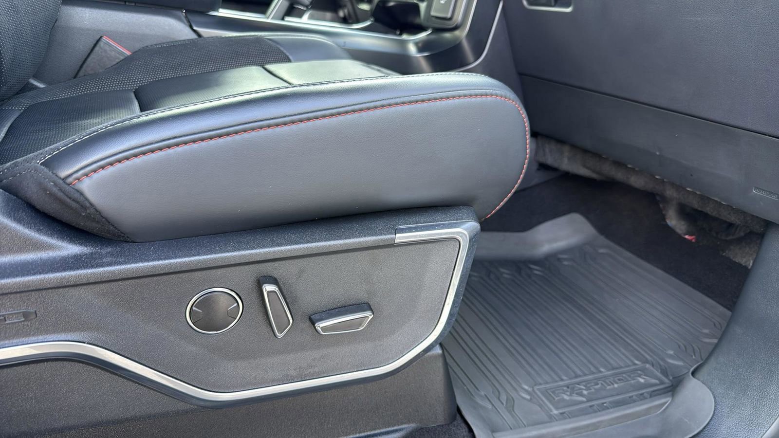 Certified 2024 Ford F150 Raptor image 25