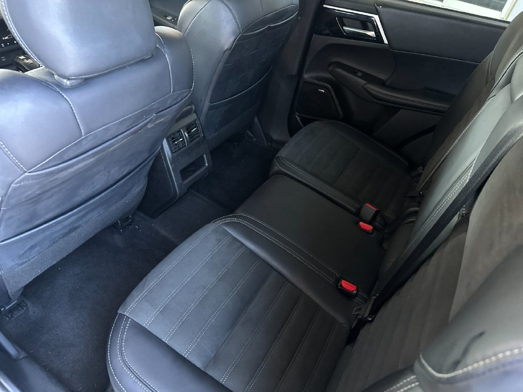 Used 2025 Mitsubishi Outlander SE FWD image 11