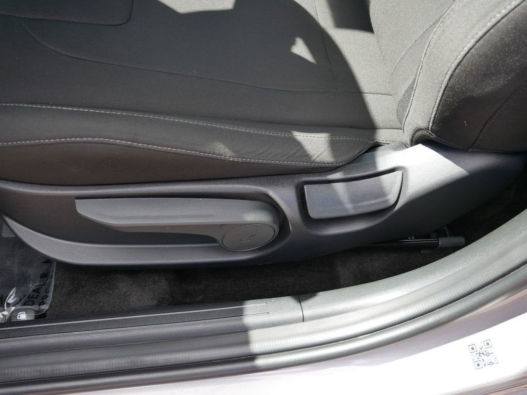Used 2025 Hyundai Elantra SEL FWD image 15
