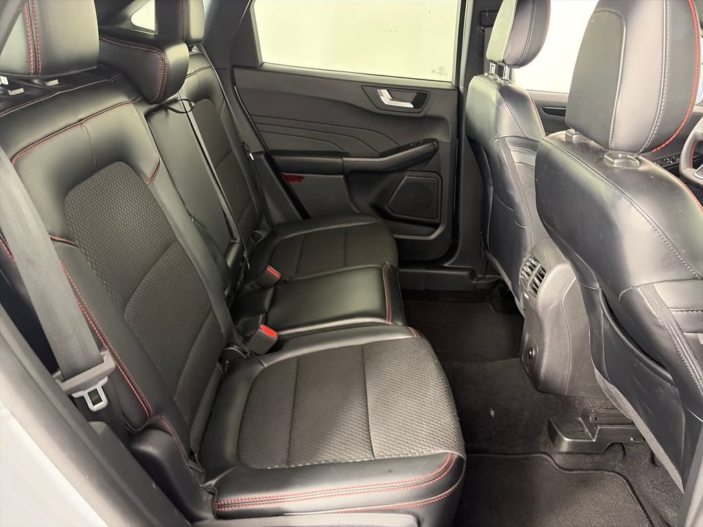Certified 2025 Ford Escape ST-Line Select AWD/4WD image 29