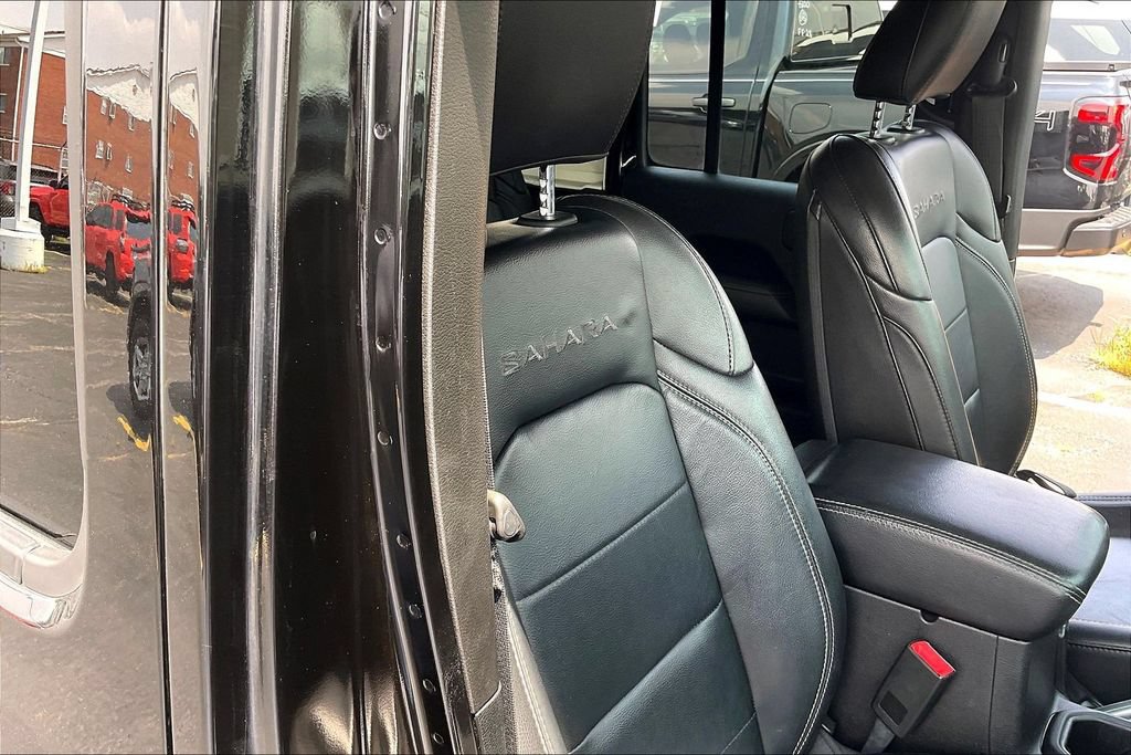Used 2018 Jeep Wrangler Unlimited Sahara AWD/4WD image 6