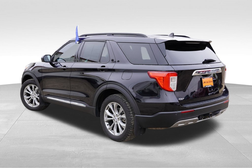 Certified 2022 Ford Explorer XLT w/ Equipment Group 202A AWD/4WD image 8