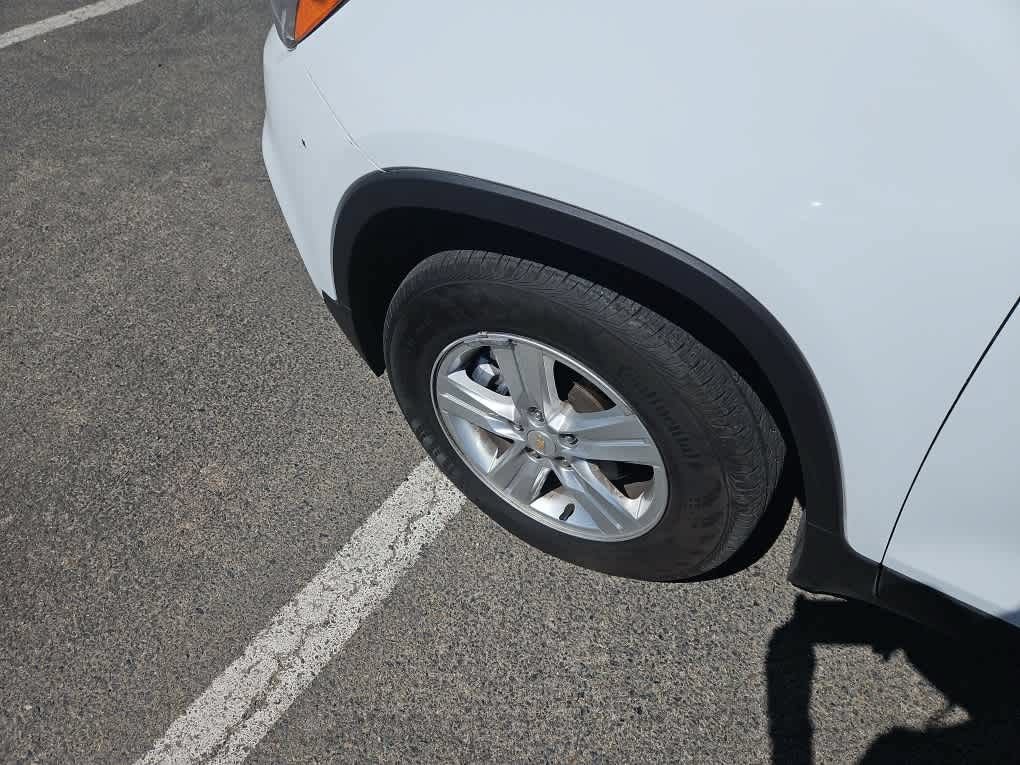 Used 2022 Chevrolet Trax LS w/ Tint and Cruise Package AWD/4WD image 3