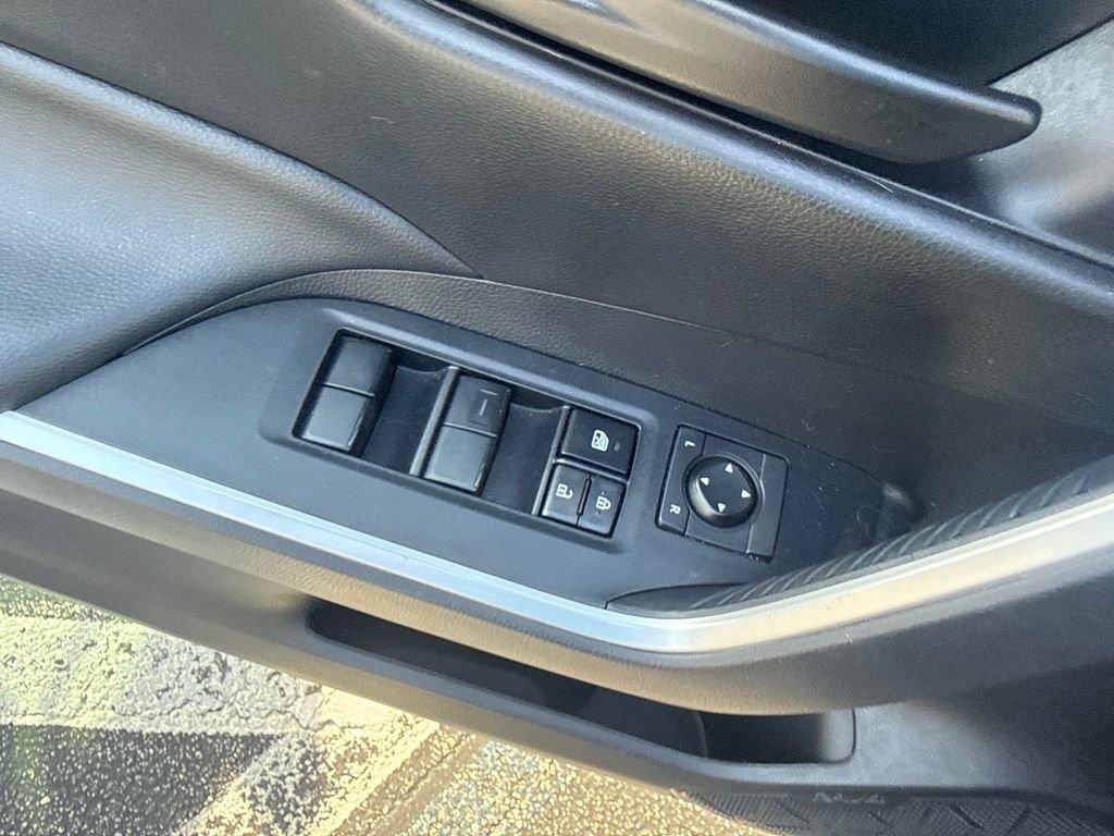 Used 2022 Toyota RAV4 LE FWD image 11