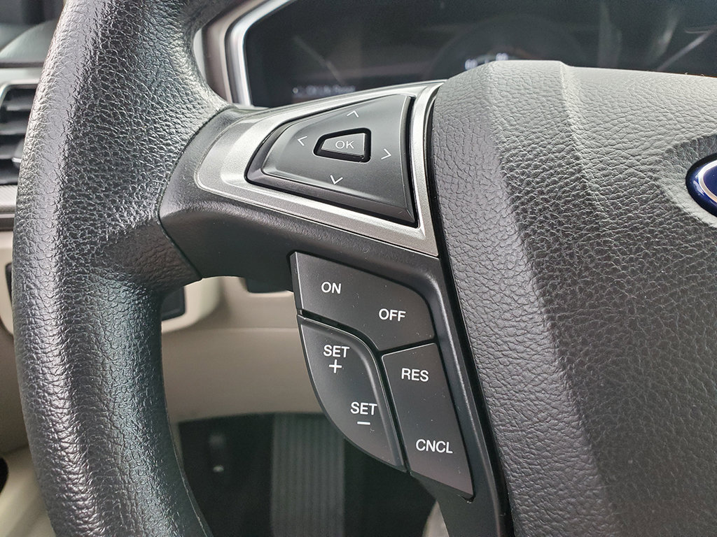 Certified 2017 Ford Fusion SE w/ Fusion SE Technology Package FWD image 27