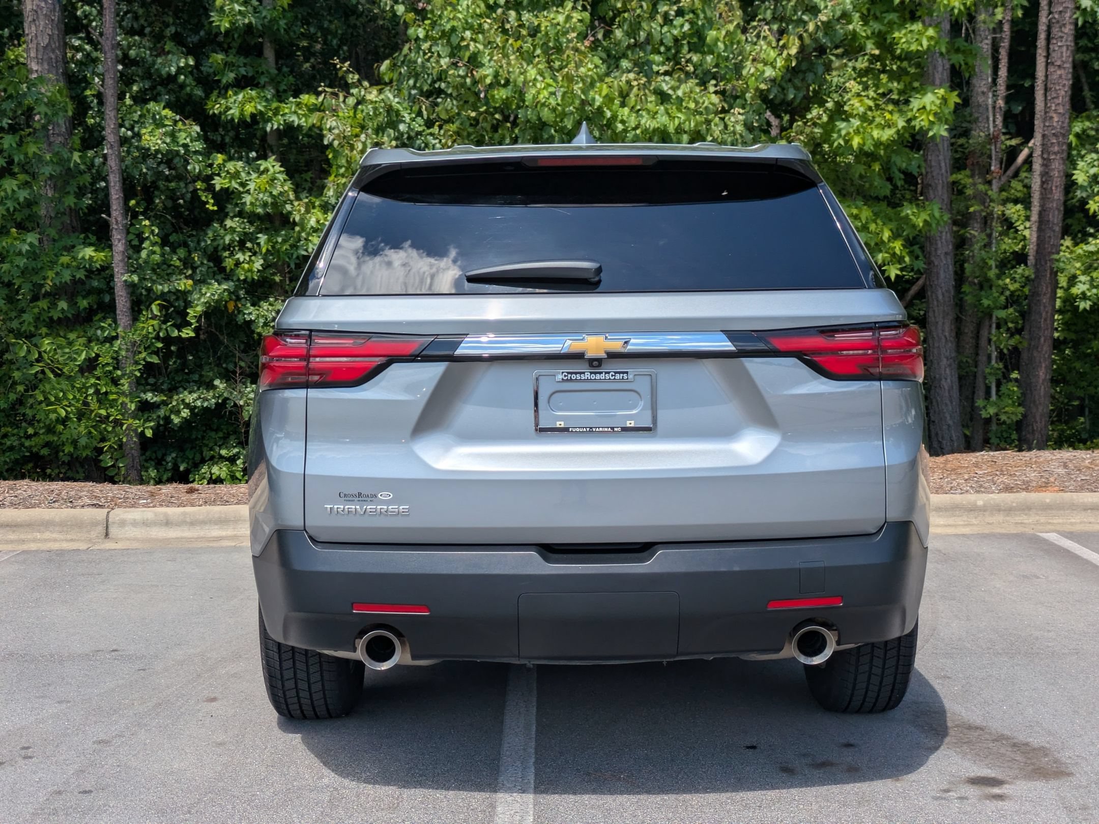 Used 2023 Chevrolet Traverse LS FWD image 4
