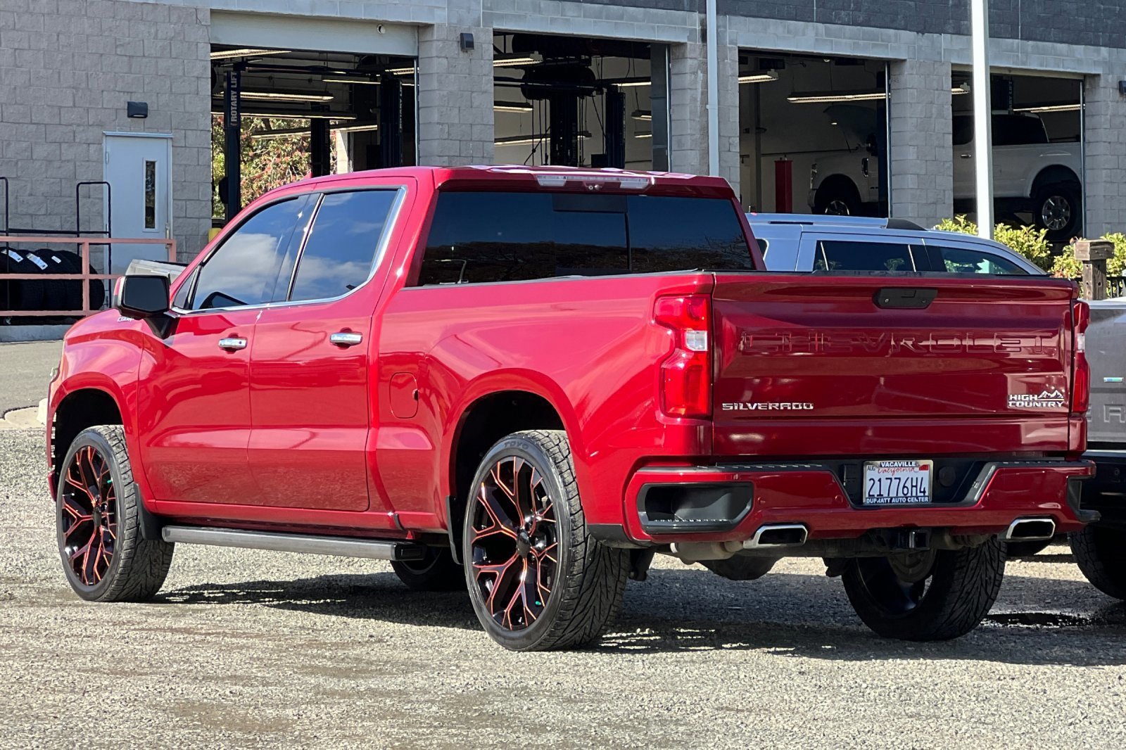 Used 2020 Chevrolet Silverado 1500 High Country w/ Technology Package image 3