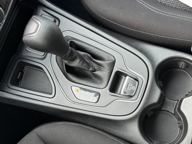 Used 2019 Jeep Cherokee Latitude w/ Popular Appearance Group FWD image 13